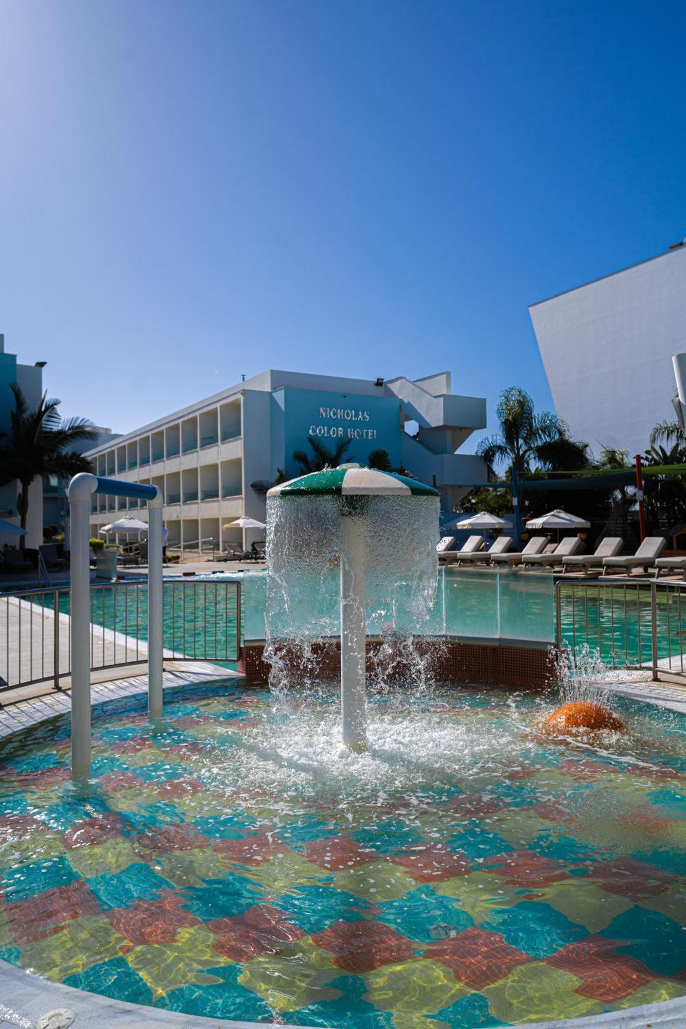 Nicholas Color Hotel 4*