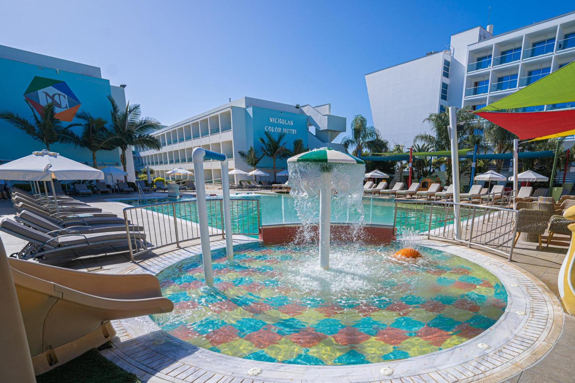 Hotel Nicholas Color Ajia Napa